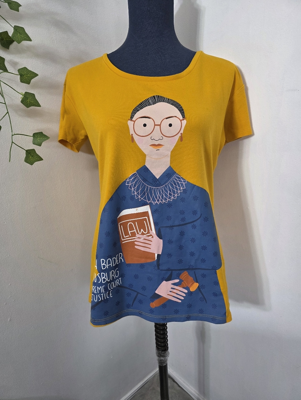 Ruth Bader Ginsburg "Notorious RBG" Graphic Tee Mustard Yellow Size M